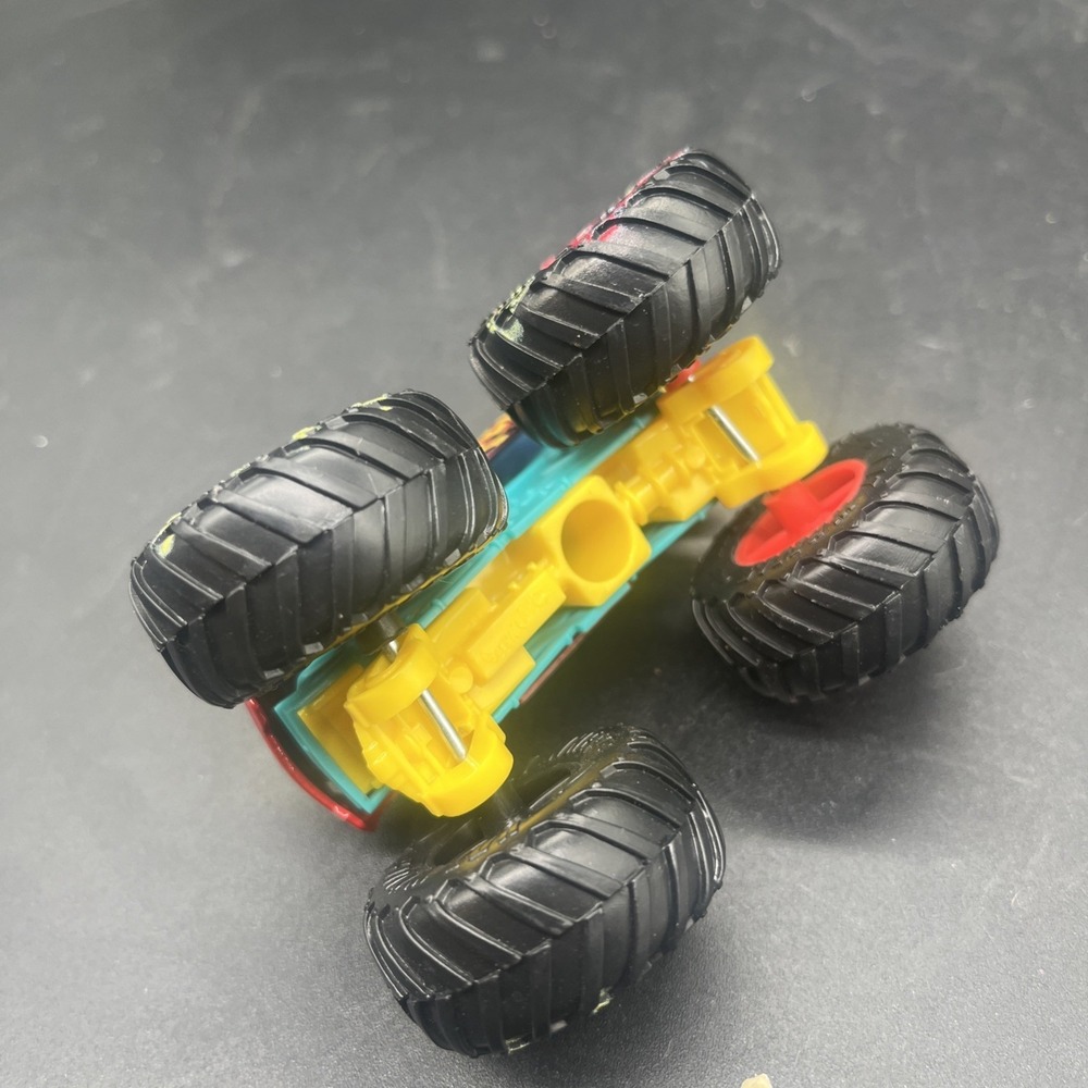 Hot Wheels Demo Derby Graffiti Monster Truck 1:64 - Picture 6 of 10
